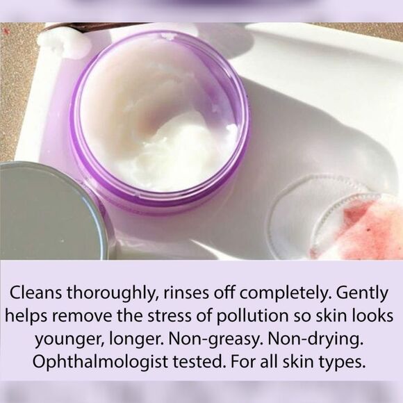 Clinique Take Off the Day Cleansing Balm - Picture 5 of 13